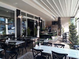 Lazutti CAFE Sıcak Yemek Sarıyer Börekcisi