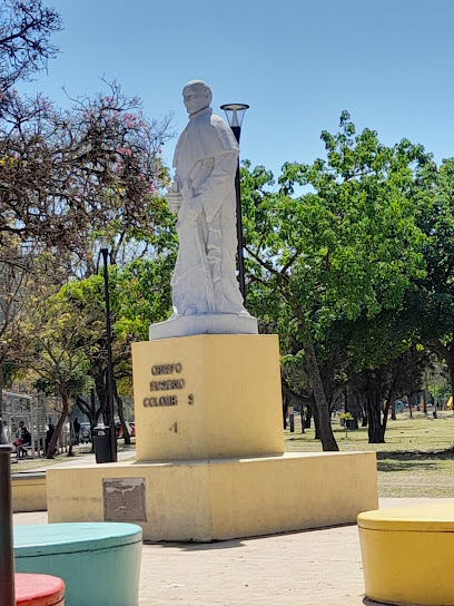 Estatua Obispo colombres