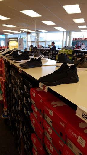 Shoe Store «Famous Footwear», reviews and photos, 3333 S 27th St, Milwaukee, WI 53215, USA