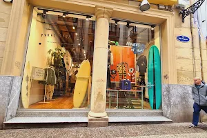 Pukas Surf Shop San Sebastián image