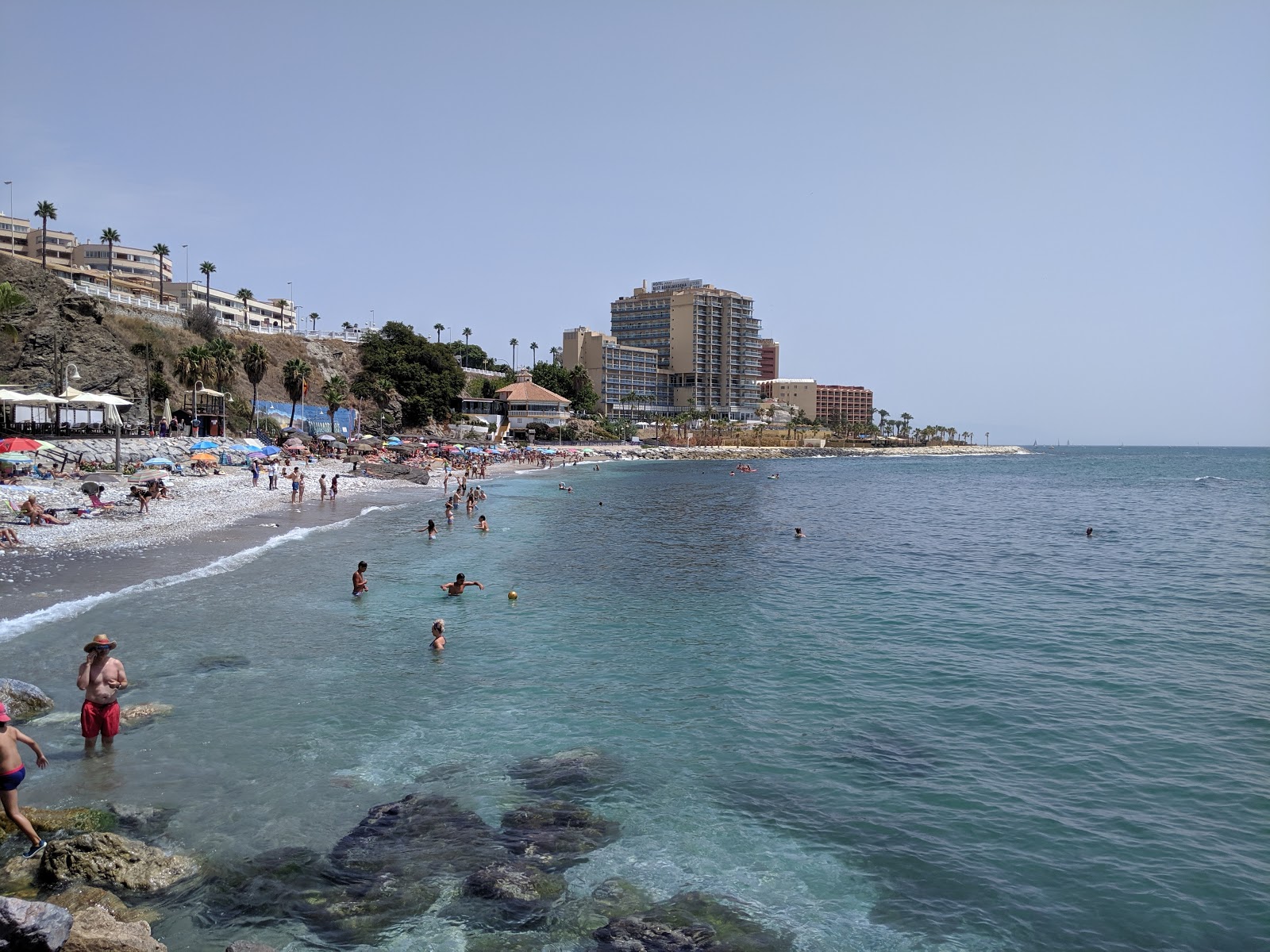 Foto di Playa Torrevigia con una superficie del sabbia grigia