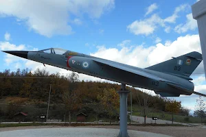 Μνημείο για τον Ήρωα Πιλότο Mirage 2000-5 Ήρωα Γεώργιου Μπαλταδώρου image