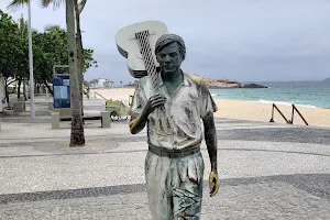 Estátua de Tom Jobim image