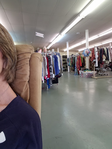 Used Clothing Store «T.E.A.M. Resale Shop», reviews and photos, 300 W Main St, Tomball, TX 77375, USA