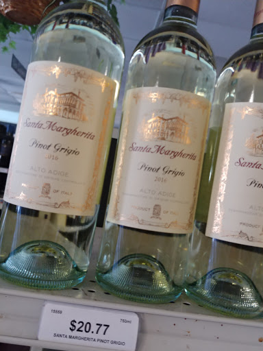 Liquor Store «Shrewsbury Liquor», reviews and photos, 230 Shrewsbury Plaza, Shrewsbury, NJ 07702, USA