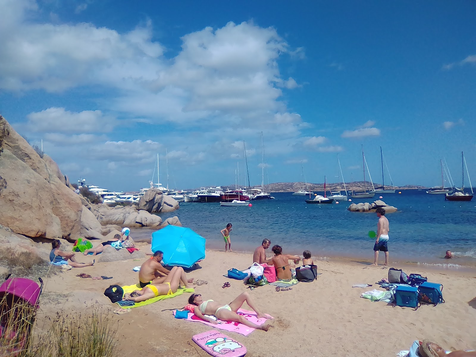 Spiaggia di Cala Inglese'in fotoğrafı ve yerleşim