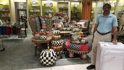 Shopping Mall «Tysons Galleria», reviews and photos, 2001 International Dr, McLean, VA 22102, USA