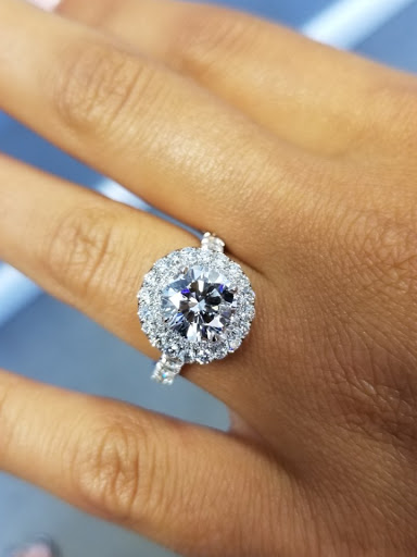 Jeweler «White & Ivory Fine Jewelry», reviews and photos, 1610 Village Market Blvd SE #110, Leesburg, VA 20175, USA