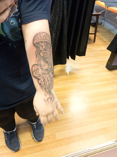 Tattoo Shop «The Ink Link Tattoo Co.», reviews and photos, 512 S 13th St, Omaha, NE 68102, USA