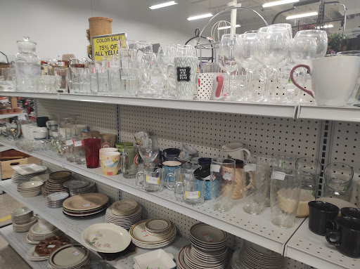 Thrift Store «Goodwill Retail Store of Florissant», reviews and photos, 472 Lindbergh Blvd, Florissant, MO 63031, USA