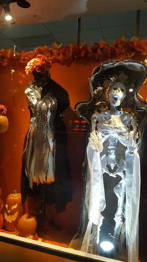 Thrift Store «Out of the Closet Thrift Store», reviews and photos, 1726 E Colorado Blvd, Pasadena, CA 91106, USA