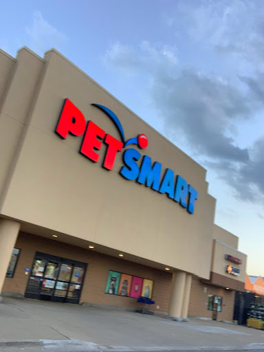 Pet Supply Store «PetSmart», reviews and photos, 20530 E 13 Mile Rd, Roseville, MI 48066, USA