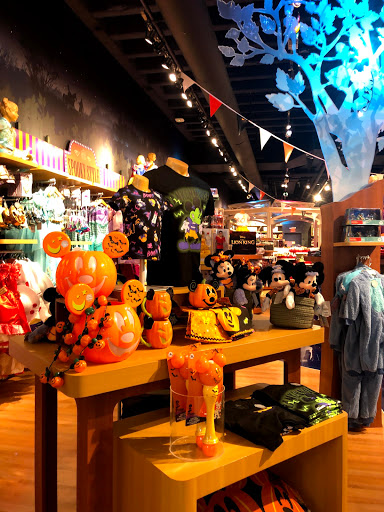 Toy Store «Disney Store», reviews and photos, 12401 Wayzata Blvd, Minnetonka, MN 55305, USA