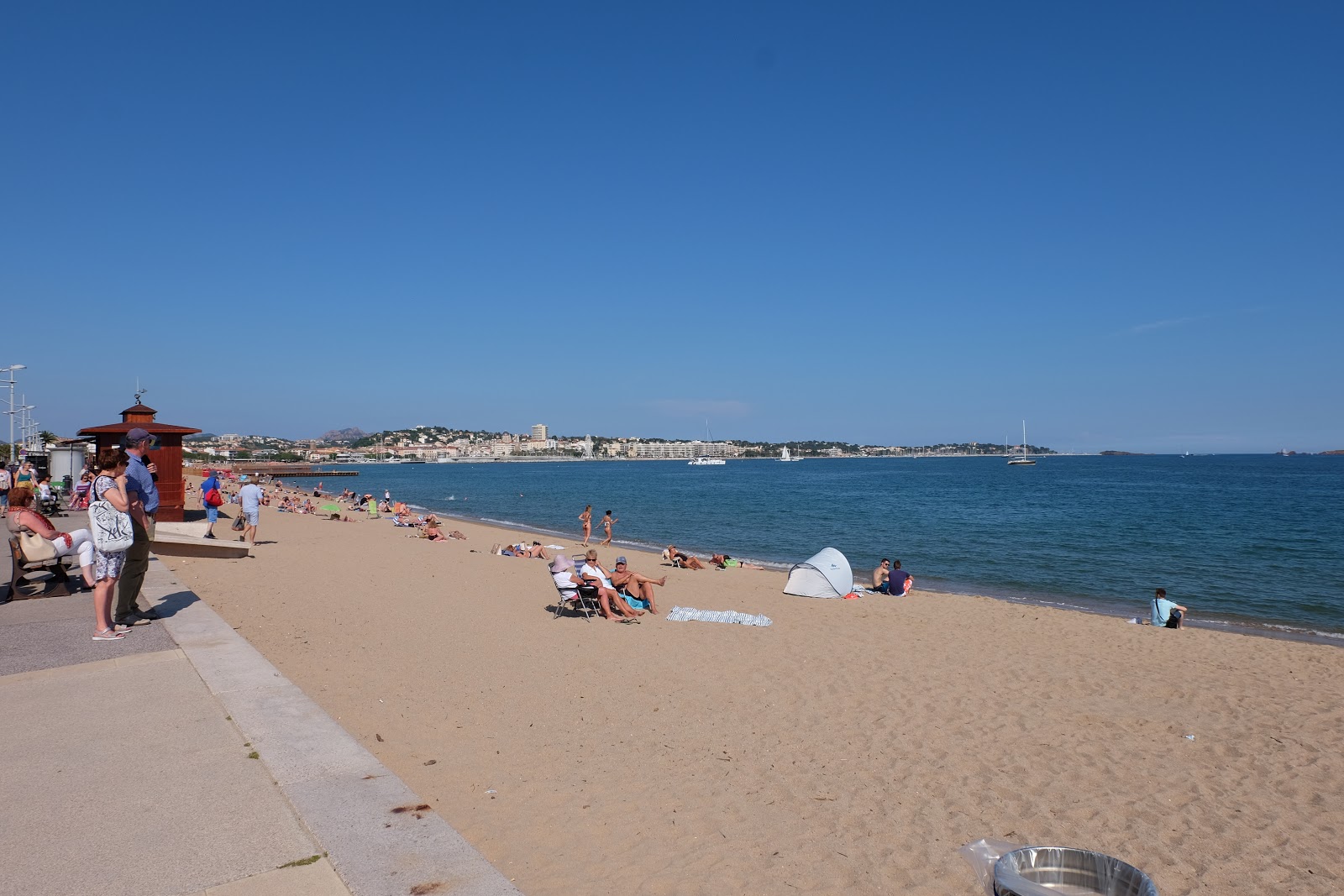 Frejus Plajı'in fotoğrafı çok temiz temizlik seviyesi ile