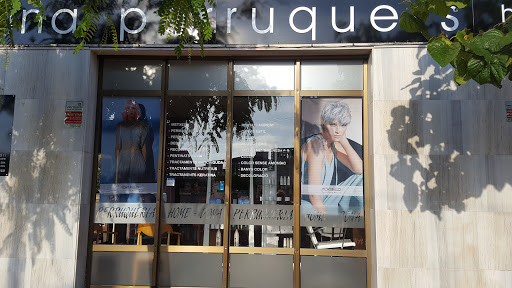 Nina perruquers en L'Hospitalet de l'Infant, Tarragona