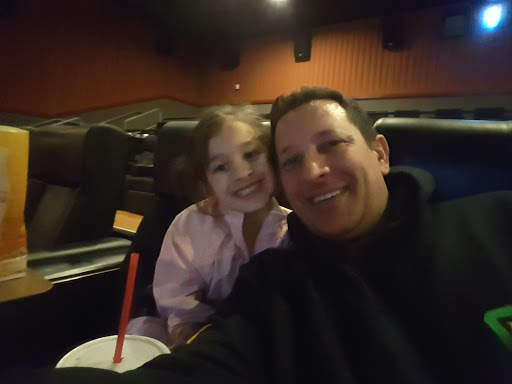 Movie Theater «Regal Cinemas Ronkonkoma 9», reviews and photos, 565 Portion Rd, Ronkonkoma, NY 11779, USA