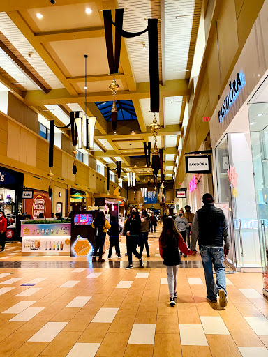 Shopping Mall «Jordan Creek Town Center», reviews and photos, 101 Jordan Creek Pkwy, West Des Moines, IA 50266, USA