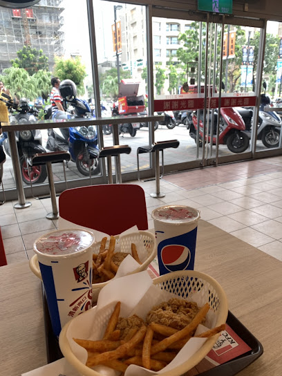 KFC Kaohsiung Chinese five restaurants - No. 1111號, Zhonghua 5th Rd, Qianzhen District, Kaohsiung City, Taiwan 806