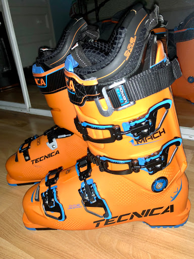 Snowboard Rental Service «Double Diamond Ski Shop», reviews and photos, 520 E Lionshead Cir, Vail, CO 81657, USA