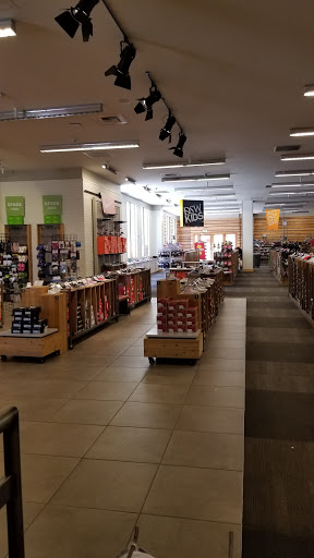 Shoe Store «DSW Designer Shoe Warehouse», reviews and photos, 300 E Colorado Blvd #250, Pasadena, CA 91101, USA