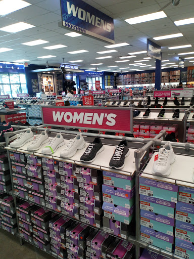 Shoe Store «SKECHERS Factory Outlet», reviews and photos, 3030 E 9th St, Oakland, CA 94601, USA