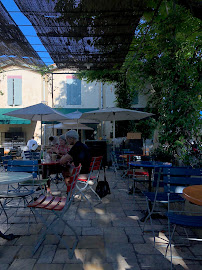 Atmosphère du Restaurant La Terrasse Provençale à Le Puy-Sainte-Réparade - n°10
