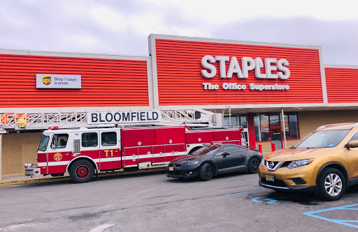 Office Supply Store «Staples», reviews and photos, 135 Bloomfield Ave, Bloomfield, NJ 07003, USA