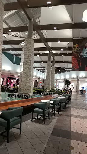 Shopping Mall «Spring Hill Mall», reviews and photos, 1072 Spring Hill Ring Rd, Dundee Township, IL 60118, USA