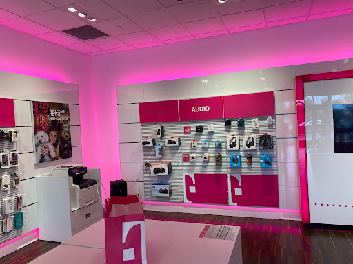 Cell Phone Store «T-Mobile», reviews and photos, 265 E Main St, Bridgeport, CT 06608, USA