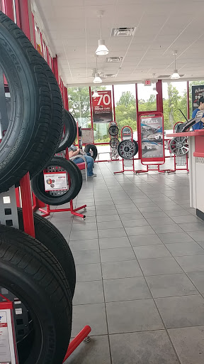Tire Shop «Discount Tire Store - Prairieville, LA», reviews and photos, 37361 Market Place Drive, Prairieville, LA 70769, USA