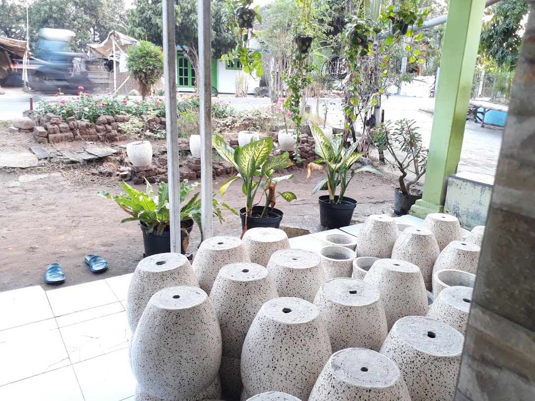 Toko Cobin Pot Putih Dan Bak Mandi