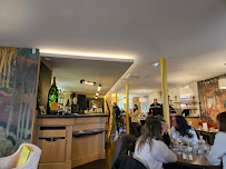 Atmosphère du Restaurant Brasserie du Cerf à Senlis - n°8