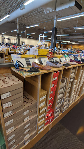Shoe Store «DSW Designer Shoe Warehouse», reviews and photos, 11500 Burleigh St., Wauwatosa, WI 53222, USA