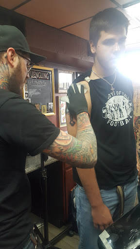 Tattoo Shop «Up In Arms Tattoos and Piercings», reviews and photos, 539 Carnot Rd, Moon, PA 15108, USA