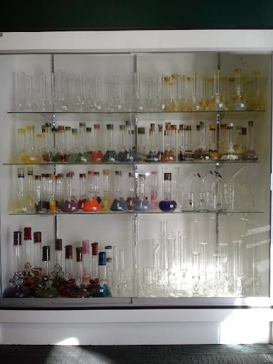 Glass Blower «ZZYZX Smoke Shop», reviews and photos, 2127 Pickwick Dr, Camarillo, CA 93010, USA