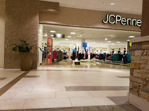 Shopping Mall «Oak Park Mall», reviews and photos, 11149 W 95th St, Overland Park, KS 66214, USA