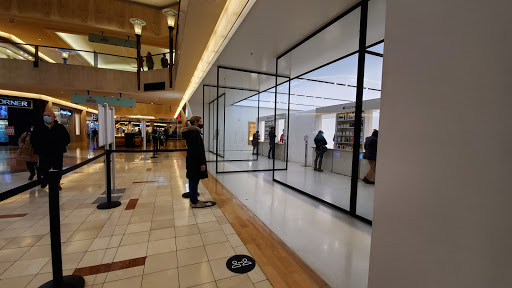 Computer Store «Apple Northbrook», reviews and photos, 1310 Northbrook Ct, Northbrook, IL 60062, USA