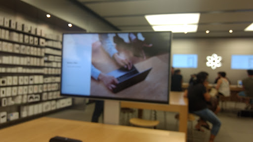 Computer Store «Apple Roseville», reviews and photos, 1151 Galleria Blvd, Roseville, CA 95678, USA