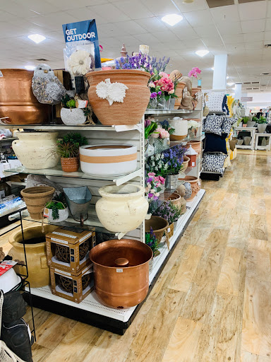 Department Store «T.J. Maxx & HomeGoods», reviews and photos, 105 Middlesex Ave, Somerville, MA 02145, USA