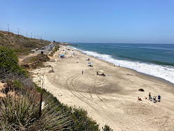 Leo Carrillo Beach'in fotoğrafı dağlarla çevrili