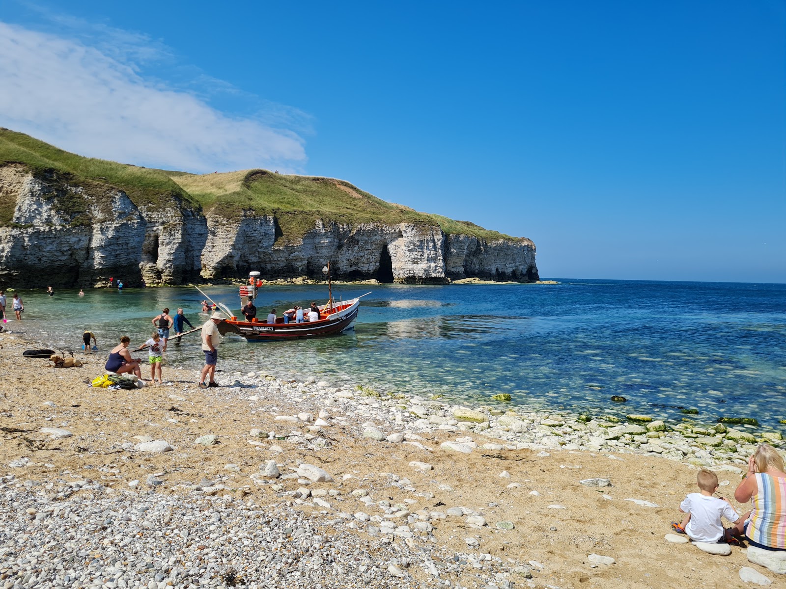 North Landing beach'in fotoğrafı dağlarla çevrili