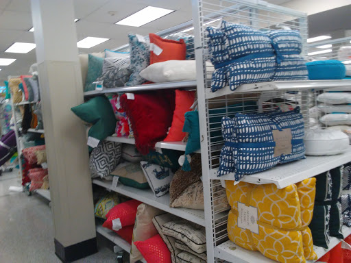 Clothing Store «Ross Dress for Less», reviews and photos, 349 N San Fernando Blvd, Burbank, CA 91502, USA