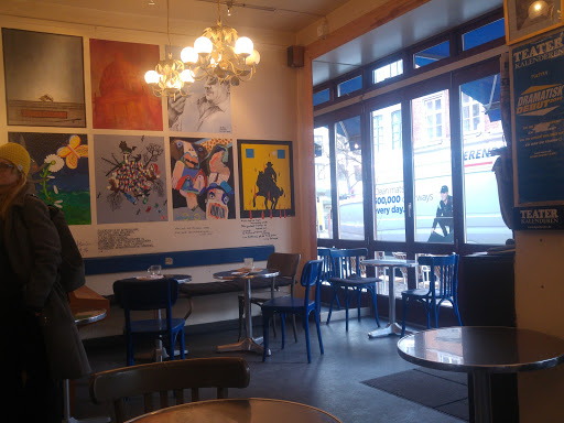 Cafe Blue Hour