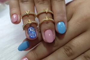 Manicure Vivi Fortes Nails image