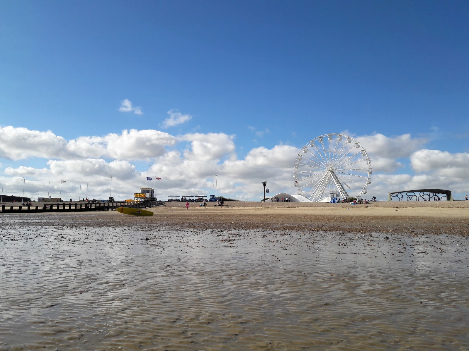 Foto van East Beach Littlehampton en de nederzetting