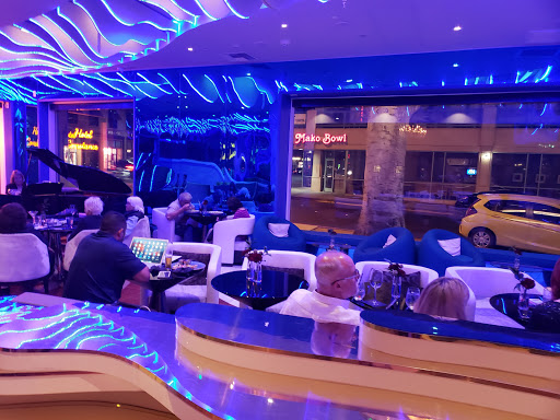 Shopping Mall «Shops On Lake Avenue», reviews and photos, 345 S Lake Ave, Pasadena, CA 91101, USA