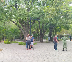 Calzada de las Personas Ilustres photo