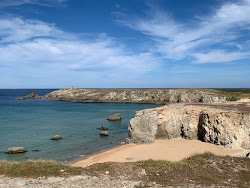 Plage de Port Blanc'in fotoğrafı geniş bir kıyı şeridi ile birlikte