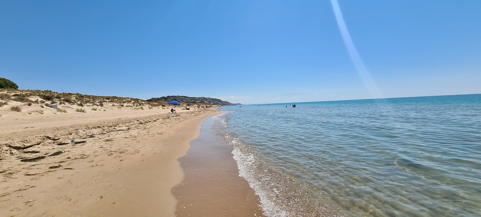 Spiaggia Roccazzelle的照片 带有明亮的细沙表面