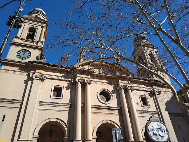 Opiniones de Catedral de la Inmaculada Concepción y San Felipe y Santiago de Montevideo en Artigas - Arquitecto